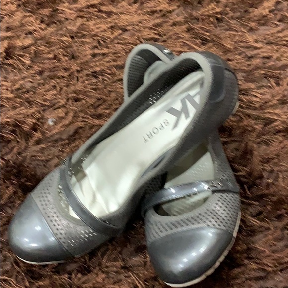 Flats - Picture 2 of 3